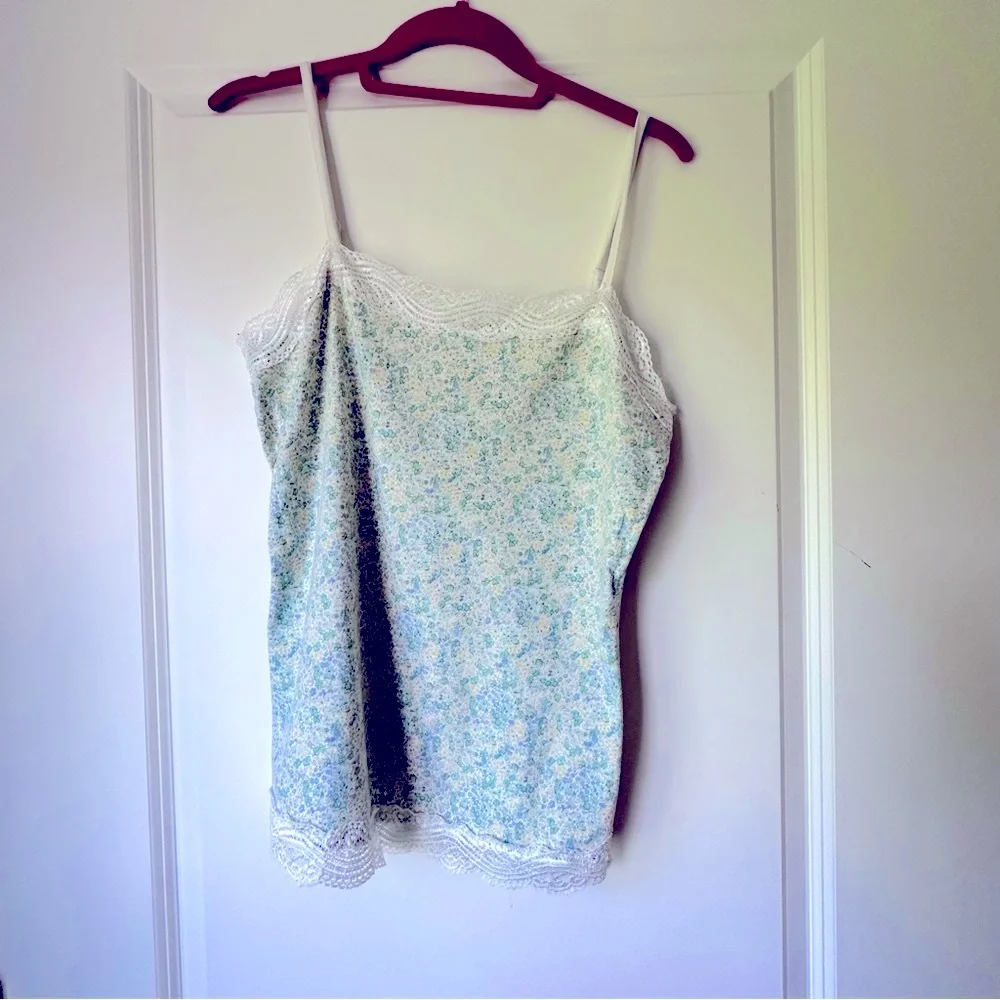 Ann Taylor Camisole / Cami in Pastel Floral Pattern, Medium